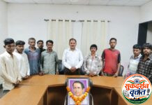 लोकशाहीर अण्णाभाऊ साठे यांच्या 106 व्या जयंतीनिमित्त गडचिरोलीत प्रेरणादायी कार्यक्रम ; विचारप्रबोधनासह फळांचे वाटप.