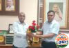 पुस्तकाचे घराला प्राचार्य डॉ.शेकोकरांकडून ग्रंथ भेट.
