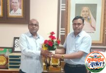 पुस्तकाचे घराला प्राचार्य डॉ.शेकोकरांकडून ग्रंथ भेट.