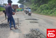 गडचिरोलीत खड्डे बुजवताय की मृत्यूचा सापळा रचताय ? राष्ट्रीय महामार्ग क्र.353C वर खड्ड्यांची थातूरमातूर मलमपट्टी; वाहनधारकांच्या सुरक्षेचा प्रश्न ऐरणीवर